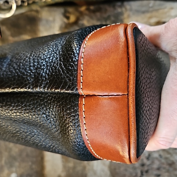 Vintage Dooney & Bourke CLAREMONT Cross Body Pebbled Leather Purse - Picture 4 of 9